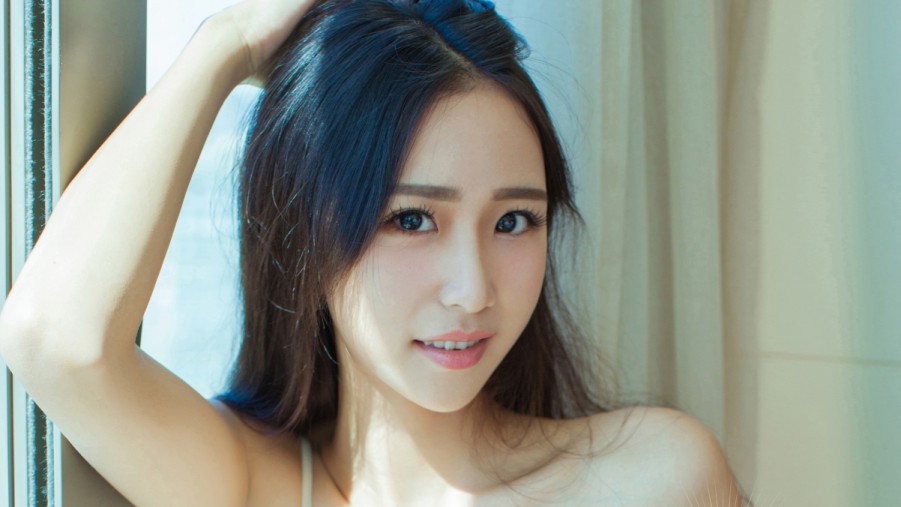刘诗诗身穿阿玛尼顶级高定现身百花奖，从容坦荡尽显格局