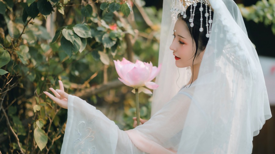 诺兰的《奥德赛》里，海伦黑不黑根本不是重点